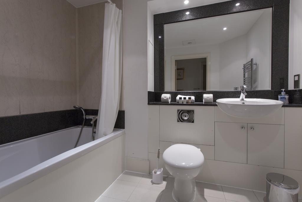 St. George Wharf By Thesqua.Re Apartment London Bagian luar foto